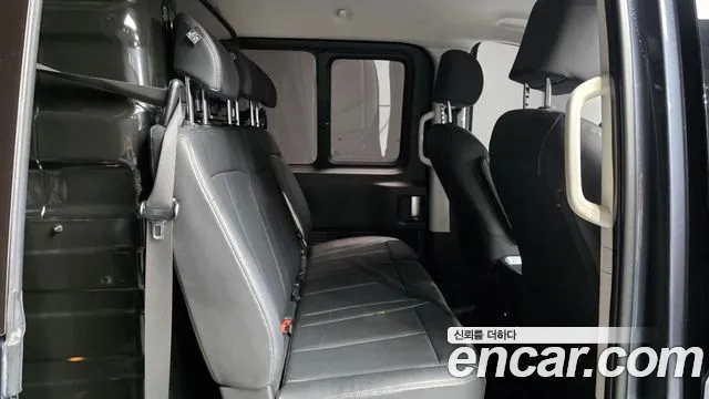 Hyundai Staria 2023 thumb 12