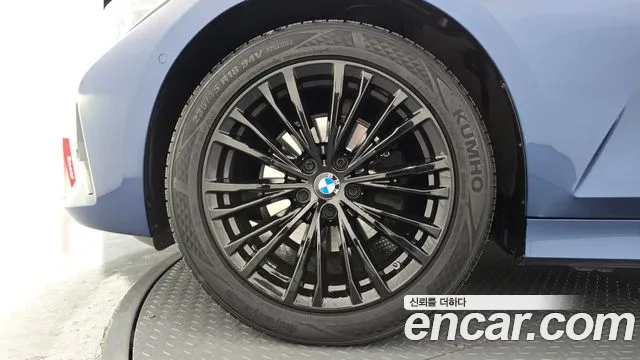 BMW 3-Series 2021 thumb 5
