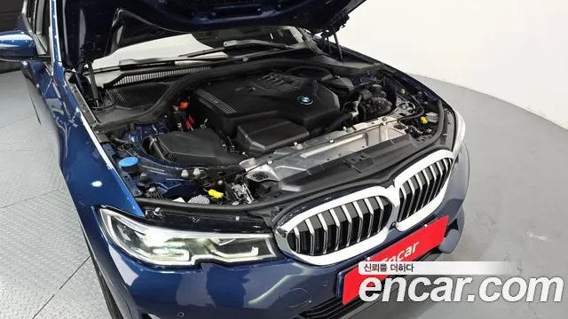 BMW 3-Series 2021 thumb 6