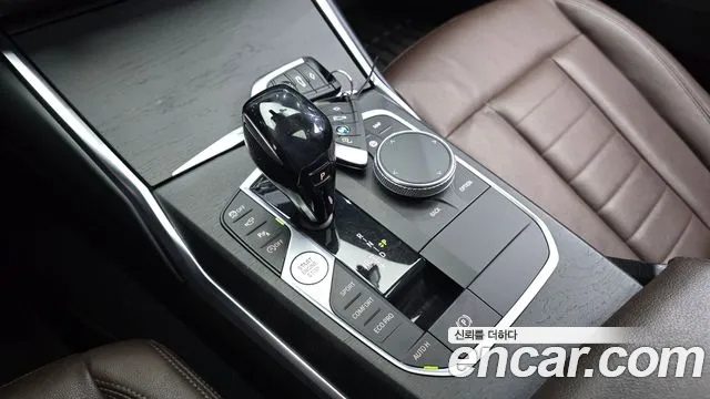 BMW 3-Series 2021 thumb 9