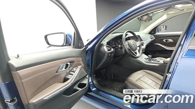 BMW 3-Series 2021 thumb 10