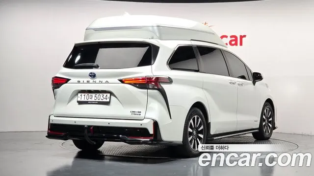 Toyota Sienna 2021 thumb 2