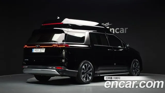 Kia Carnival 2021 thumb 2