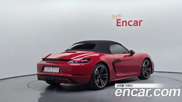 Porsche Cayman 2020 thumb 2