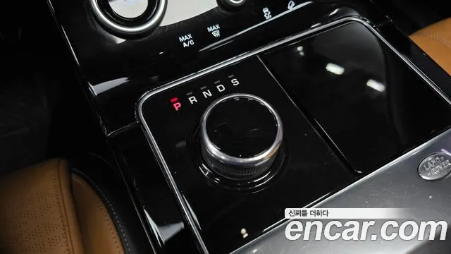 Land Rover Range Rover Velar 2018 thumb 9
