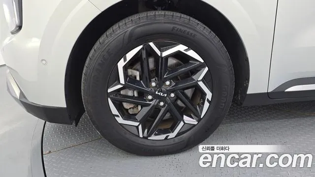 Kia Carnival 2024 thumb 5