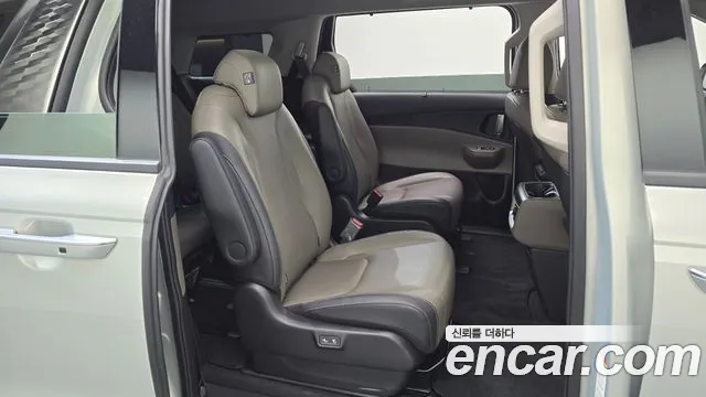 Kia Carnival 2024 thumb 11