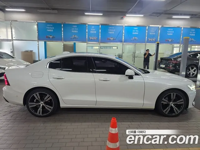 Volvo S60 2021 thumb 4