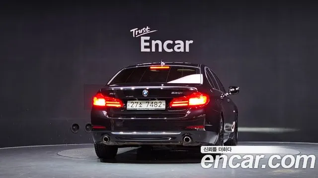 BMW 5-Series 2018 thumb 4