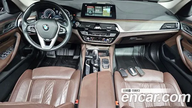 BMW 5-Series 2018 thumb 7