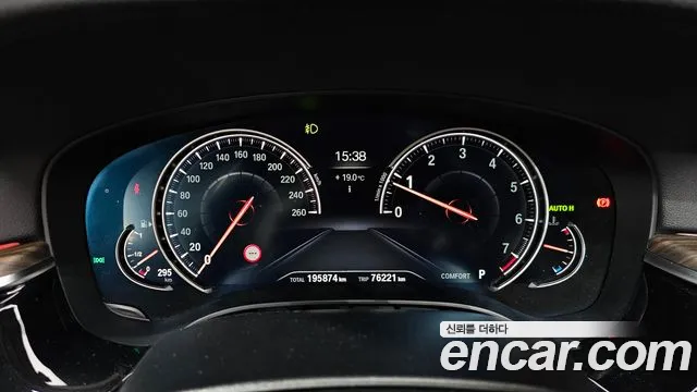 BMW 5-Series 2018 thumb 8