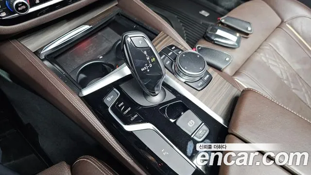 BMW 5-Series 2018 thumb 9