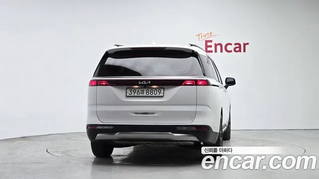 Kia Carnival 2023 thumb 4
