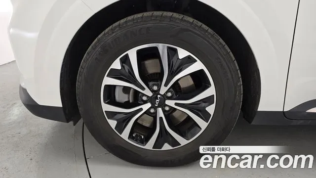 Kia Carnival 2023 thumb 5
