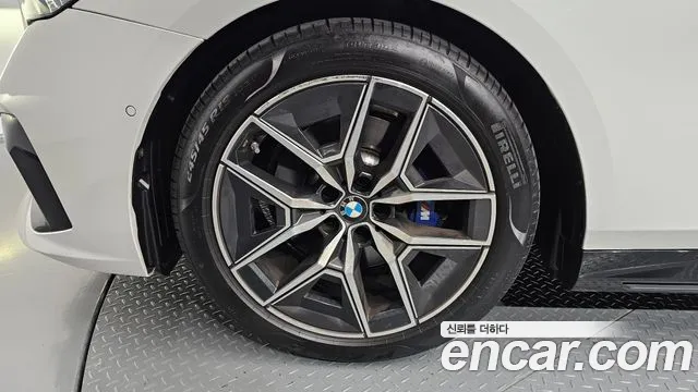 BMW 5-Series 2024 thumb 5