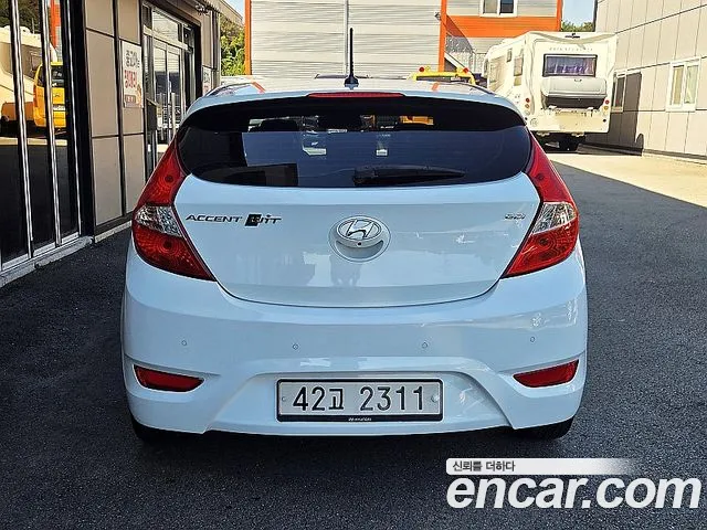 Hyundai Accent 2012 thumb 4