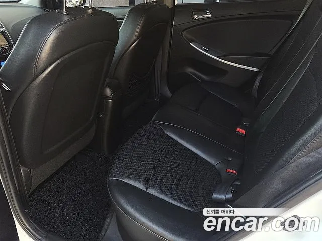 Hyundai Accent 2012 thumb 8