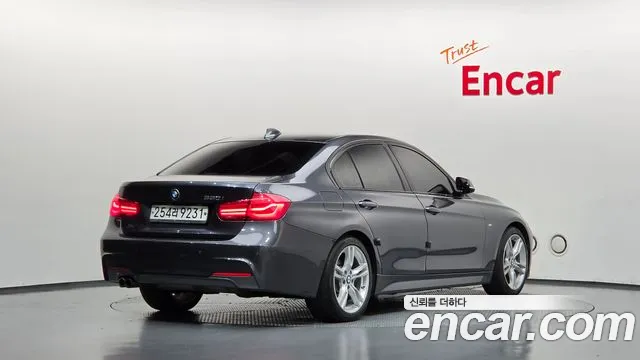 BMW 3-Series 2017 thumb 2