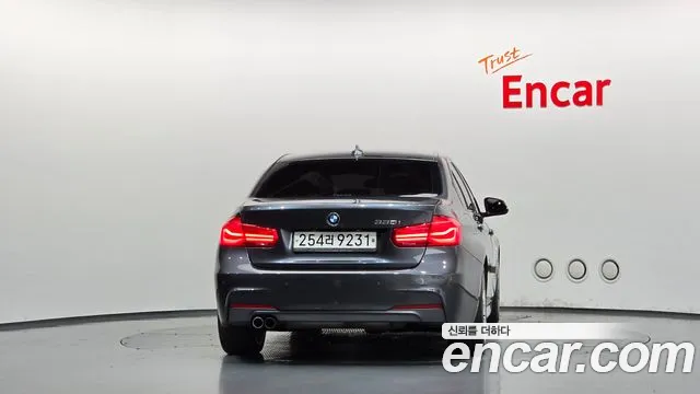 BMW 3-Series 2017 thumb 4