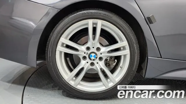 BMW 3-Series 2017 thumb 5