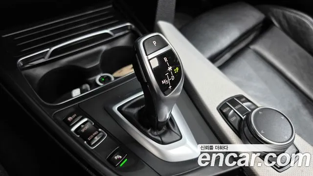 BMW 3-Series 2017 thumb 9