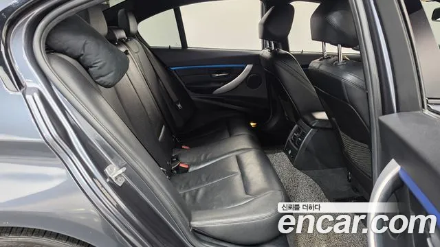 BMW 3-Series 2017 thumb 12