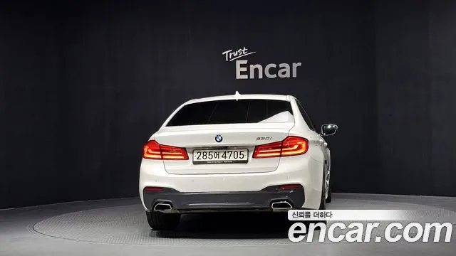 BMW 5-Series 2020 thumb 4