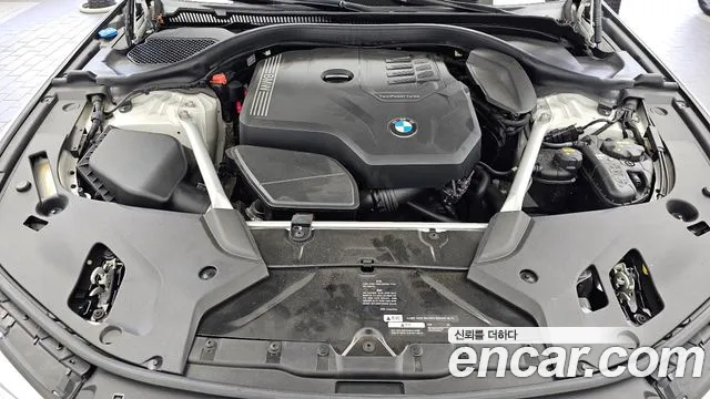 BMW 5-Series 2020 thumb 6
