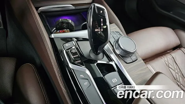 BMW 5-Series 2020 thumb 9
