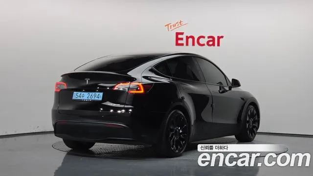Tesla Model Y 2021 thumb 2