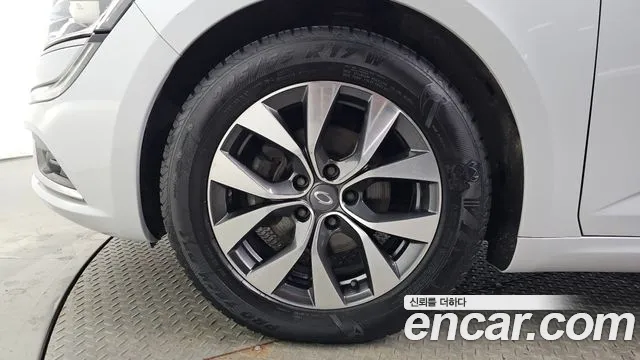 Renault-KoreaSamsung Megane 2016 thumb 5
