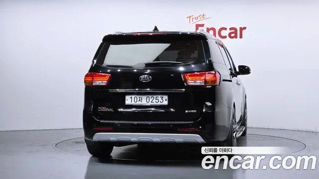 Kia Carnival 2016 thumb 4