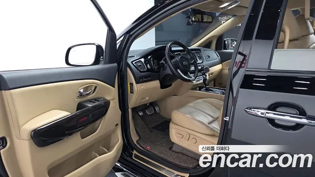 Kia Carnival 2016 thumb 8
