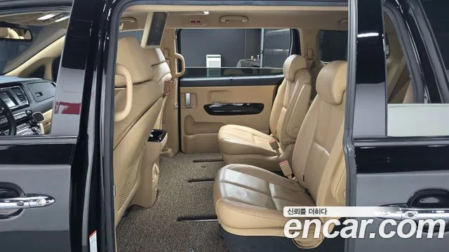 Kia Carnival 2016 thumb 10