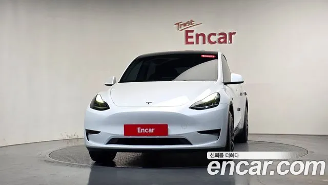 Tesla Model Y 2023 thumb 2