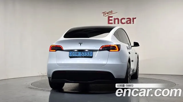 Tesla Model Y 2023 thumb 3