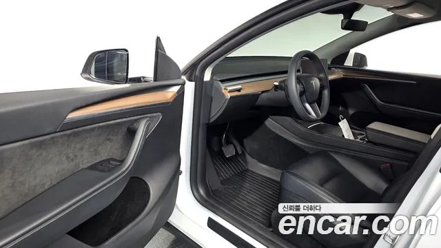 Tesla Model Y 2023 thumb 9