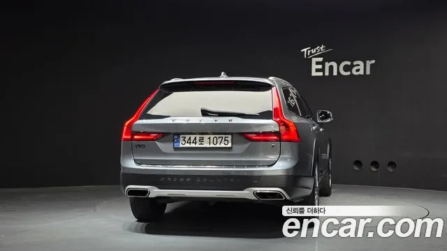 Volvo V90 2017 thumb 4