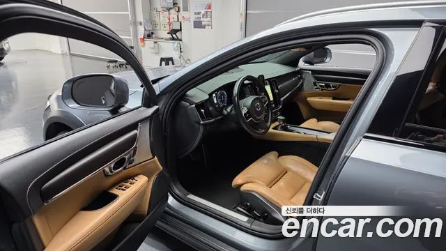 Volvo V90 2017 thumb 10
