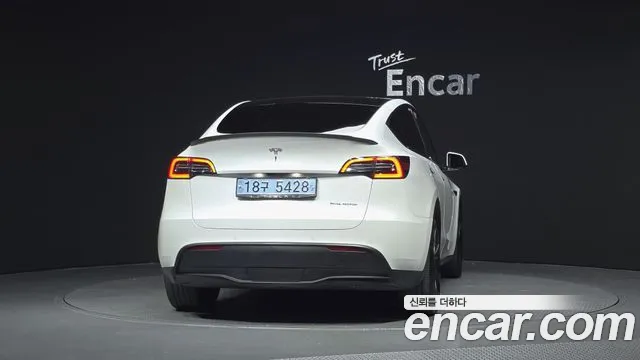 Tesla Model Y 2021 thumb 4