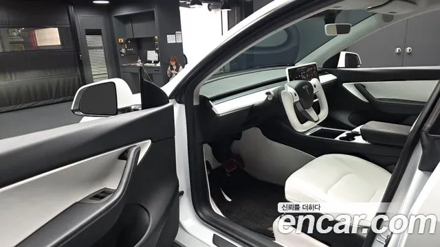 Tesla Model Y 2021 thumb 10