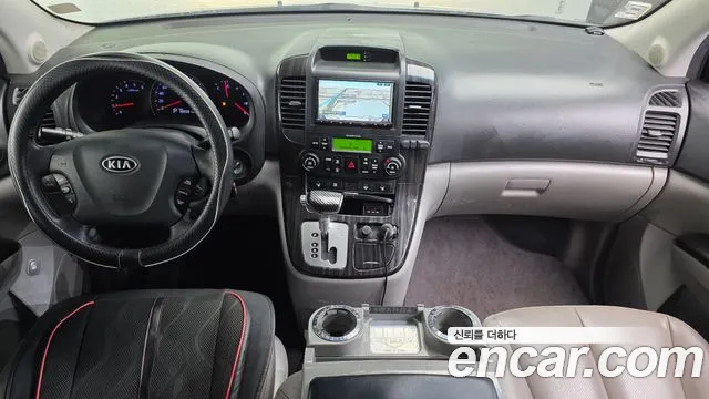 Kia Carnival 2012 thumb 7