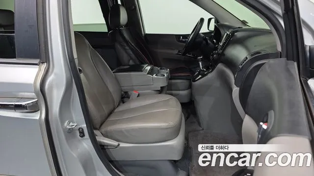 Kia Carnival 2012 thumb 11