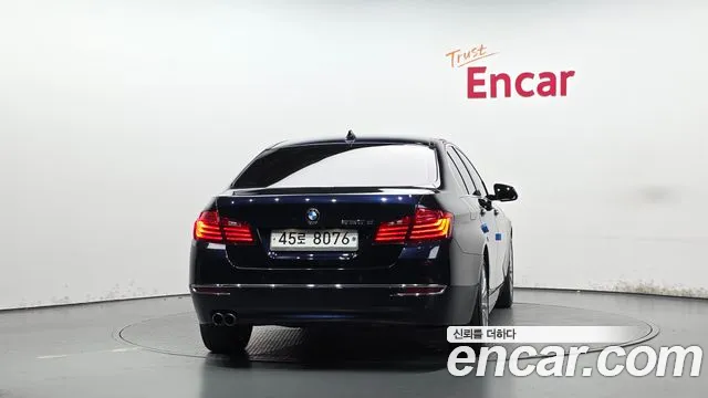 BMW 5-Series 2016 thumb 4