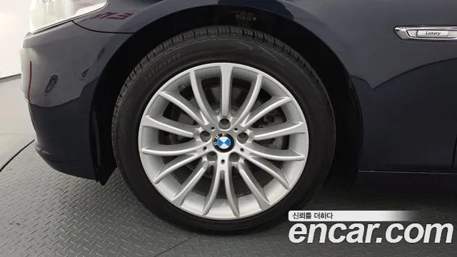 BMW 5-Series 2016 thumb 5