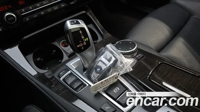 BMW 5-Series 2016 thumb 9