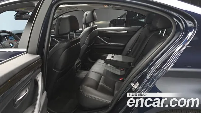 BMW 5-Series 2016 thumb 11