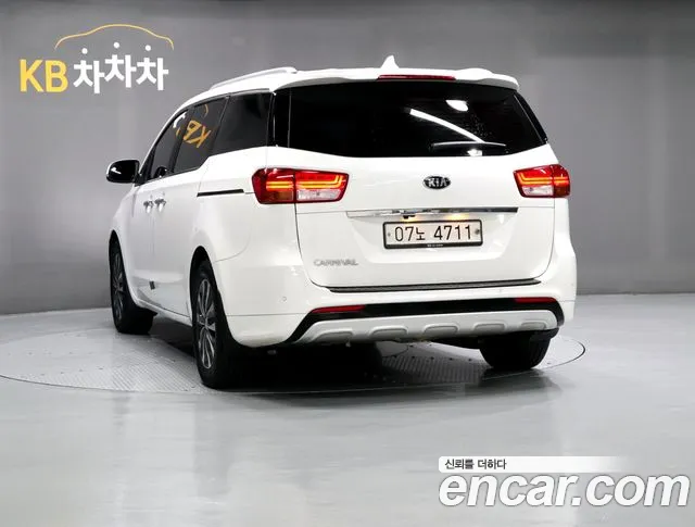 Kia Carnival 2018 thumb 4