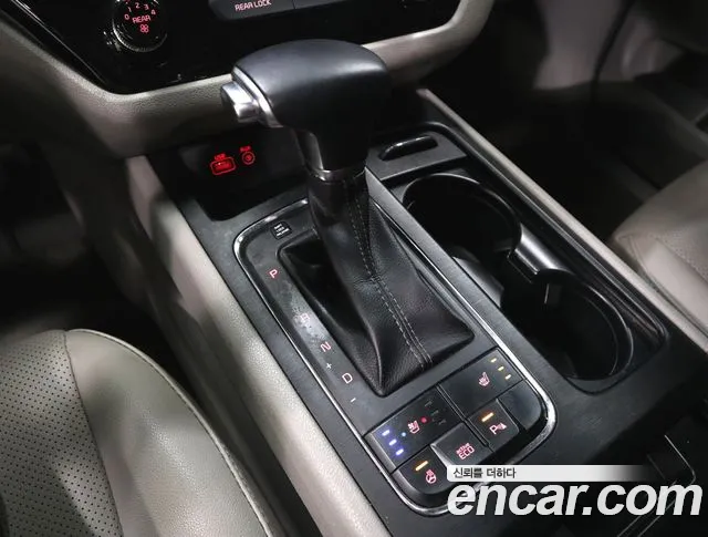 Kia Carnival 2018 thumb 10