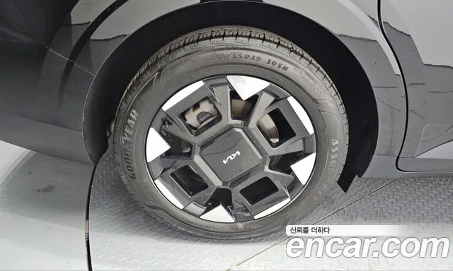 Kia Carnival 2023 thumb 4